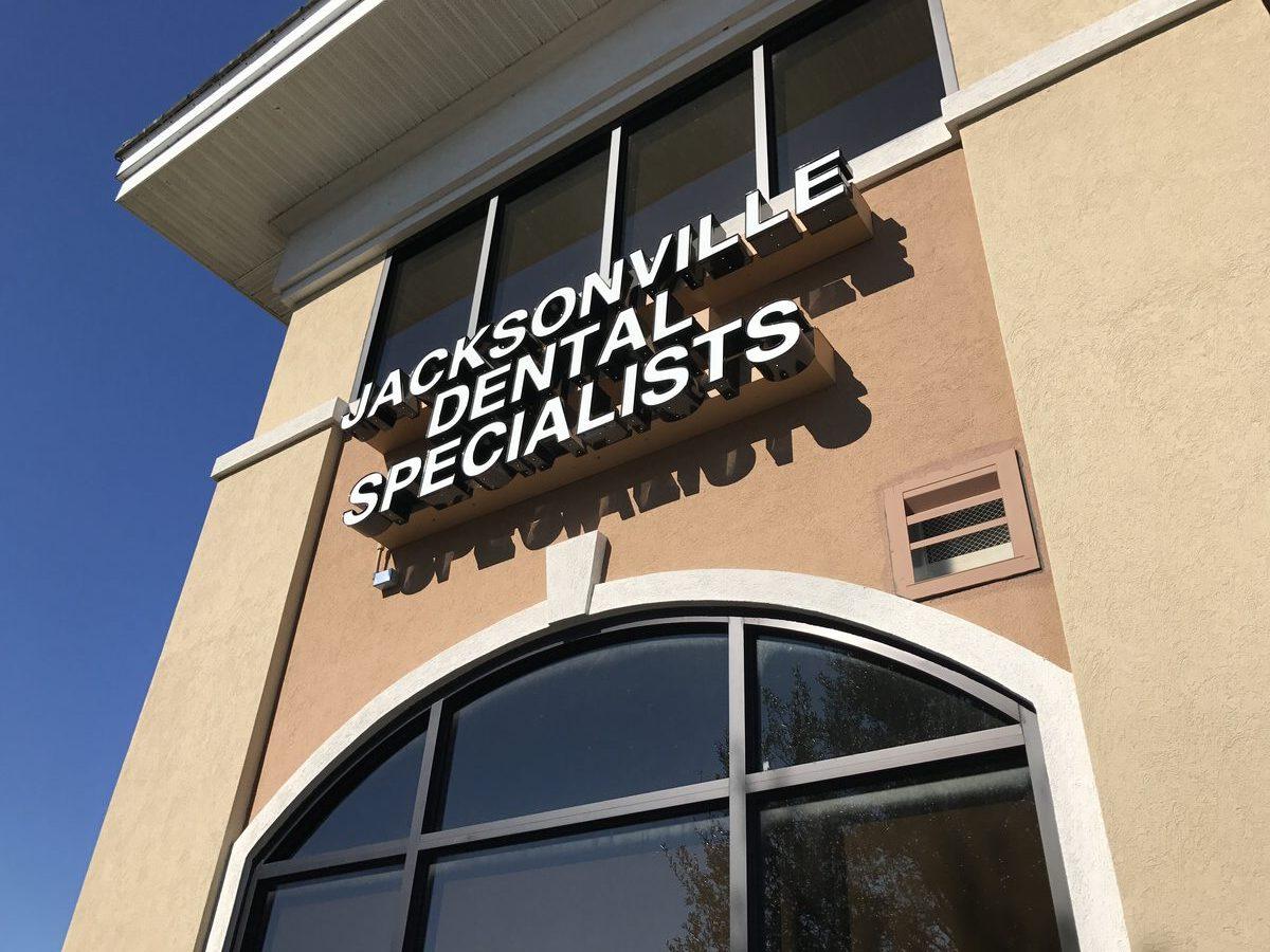 Front-lit channel letters commercial sign Jacksonville